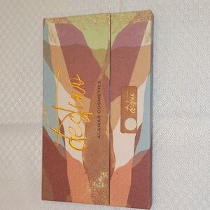 Alamar Cosmetics Destino Eyeshadow Palette • 1.1g x 10 New In Box